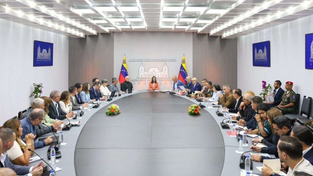 Críticas a la gestión gubernamental y exclusión de expertos
