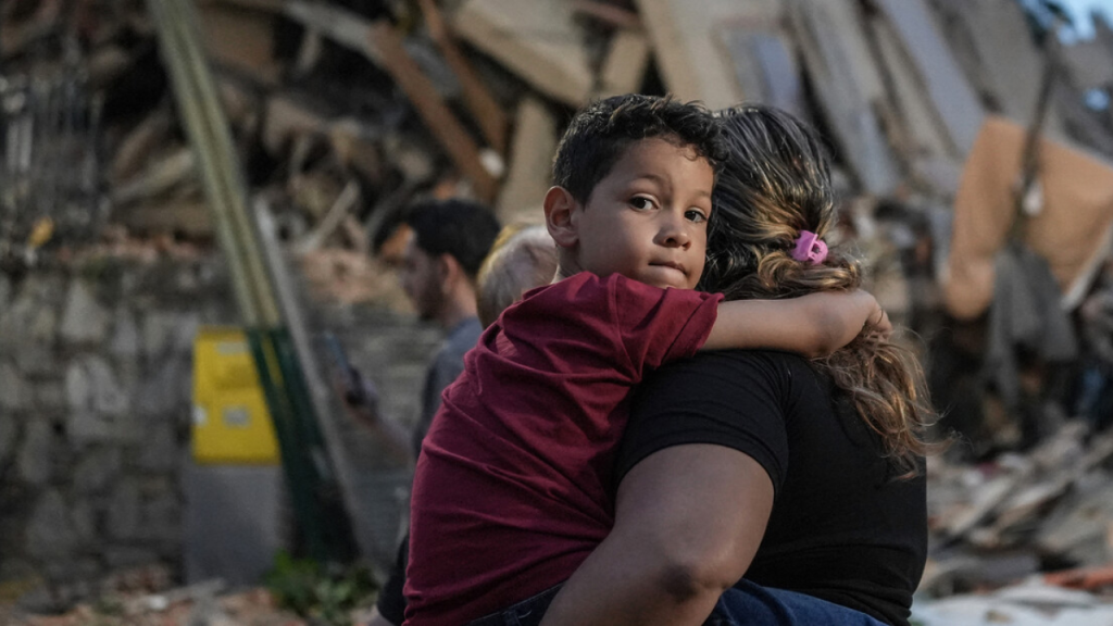 Mientras la crisis humanitaria continúa, el debate sobre el Estatus de Protección Temporal (TPS) sigue ocupando un lugar central en la política migratoria de Estados Unidos. ¿Cree que EE. UU. debería restituir el TPS para los venezolanos afectados por la tragedia? Síganos para conocer las últimas noticias sobre Venezuela, inmigración y actualidad internacional.